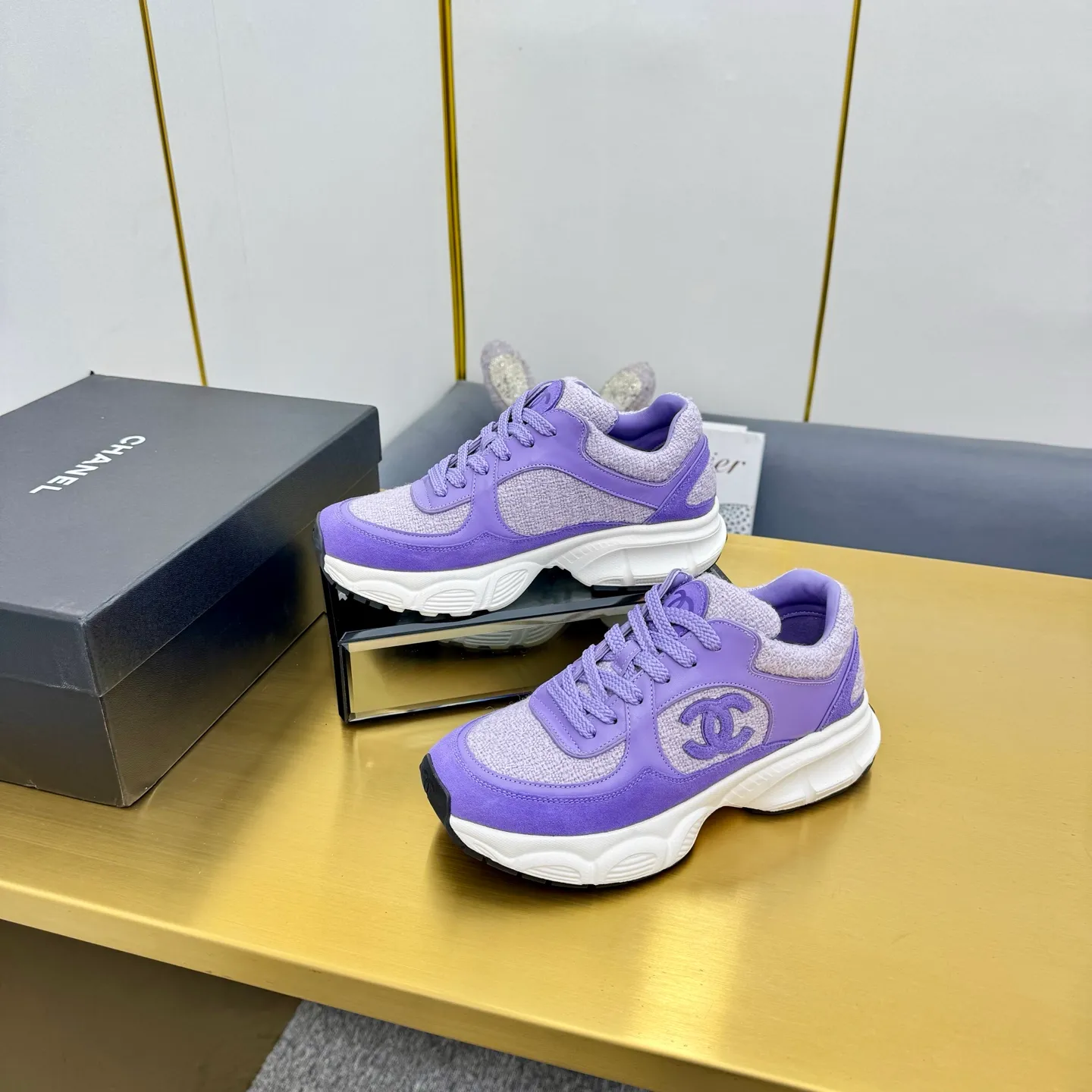p700🐮🐮Upgraded version, upgraded version, upgraded version! No rebuttal accepted! ! ! ! Chanel Chanel dad shoes, couples' model for men and women - 2025 top casual sneakers in the counter. This classic design; the upper is electro-embroidered with various techniques; ❷The inner lining is made of: original Yangli + net ❸The outsole is based on: the original TPU combination outsole. The full set of boutique packaging for women 35–41